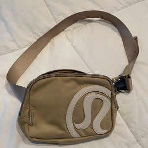 Lululemon Everywhere Belt Bag